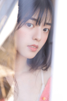 美女扒开胸罩露出奶头的